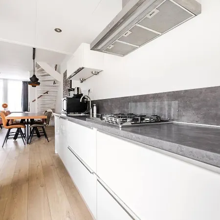 The Family House Apartamento Alkmaar