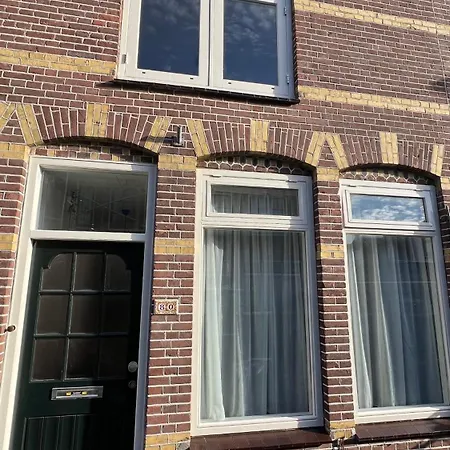 The Family House Apartamento Alkmaar
